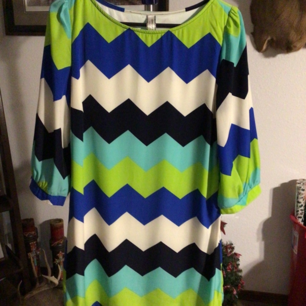 Multi-Color Chevron Pattern Dress - image 4